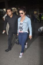 Priyanka Chopra snapped at airport in Mumbai on 30th Oct 2014